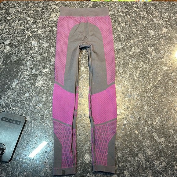 Lululemon About That Base Purple Geometric Ribbed Seamless
Leggings Sz 6 25” - Picture 4 of 10